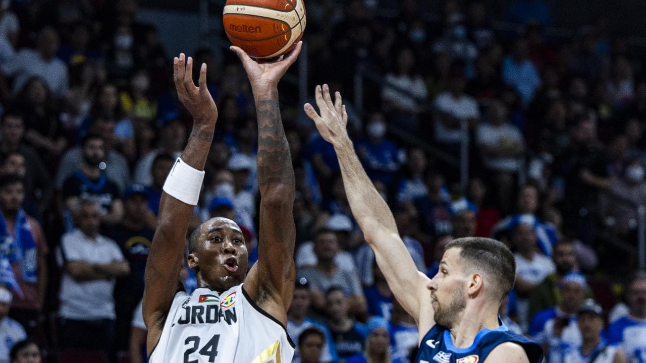 Mondiali di basket, in campo il sosia di Kobe: la somiglianza con Bryant è impressionante