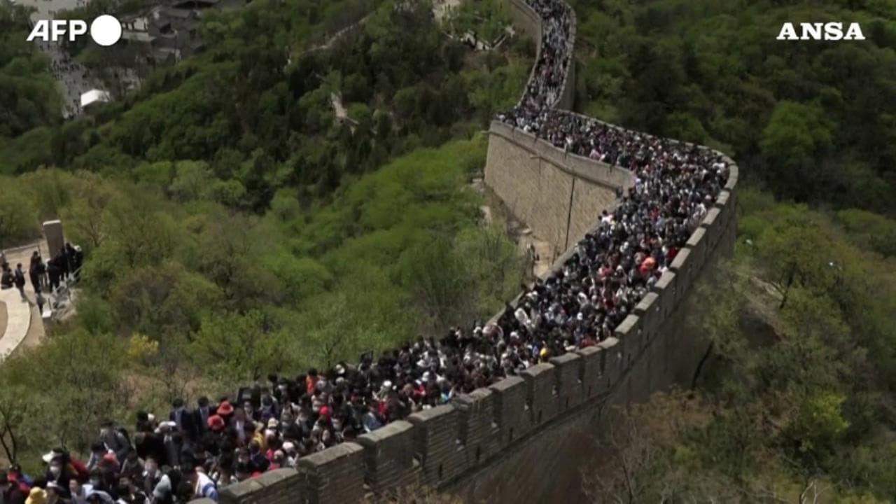 Cina, vacanze del primo maggio: in migliaia sulla Grande Muraglia