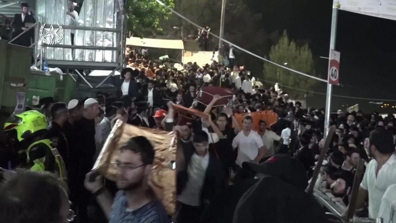 Israele, tragedia al pellegrinaggio sul monte Meron: l'arrivo dei soccorsi