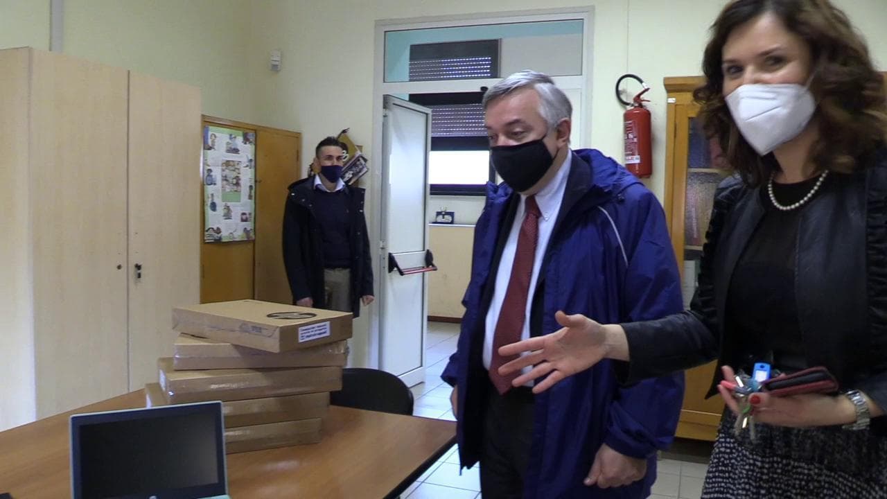 "Digitali e Uguali", Molinari: "I Pc del progetto, in una scuola romana, per colmare le disuguaglianze educative"