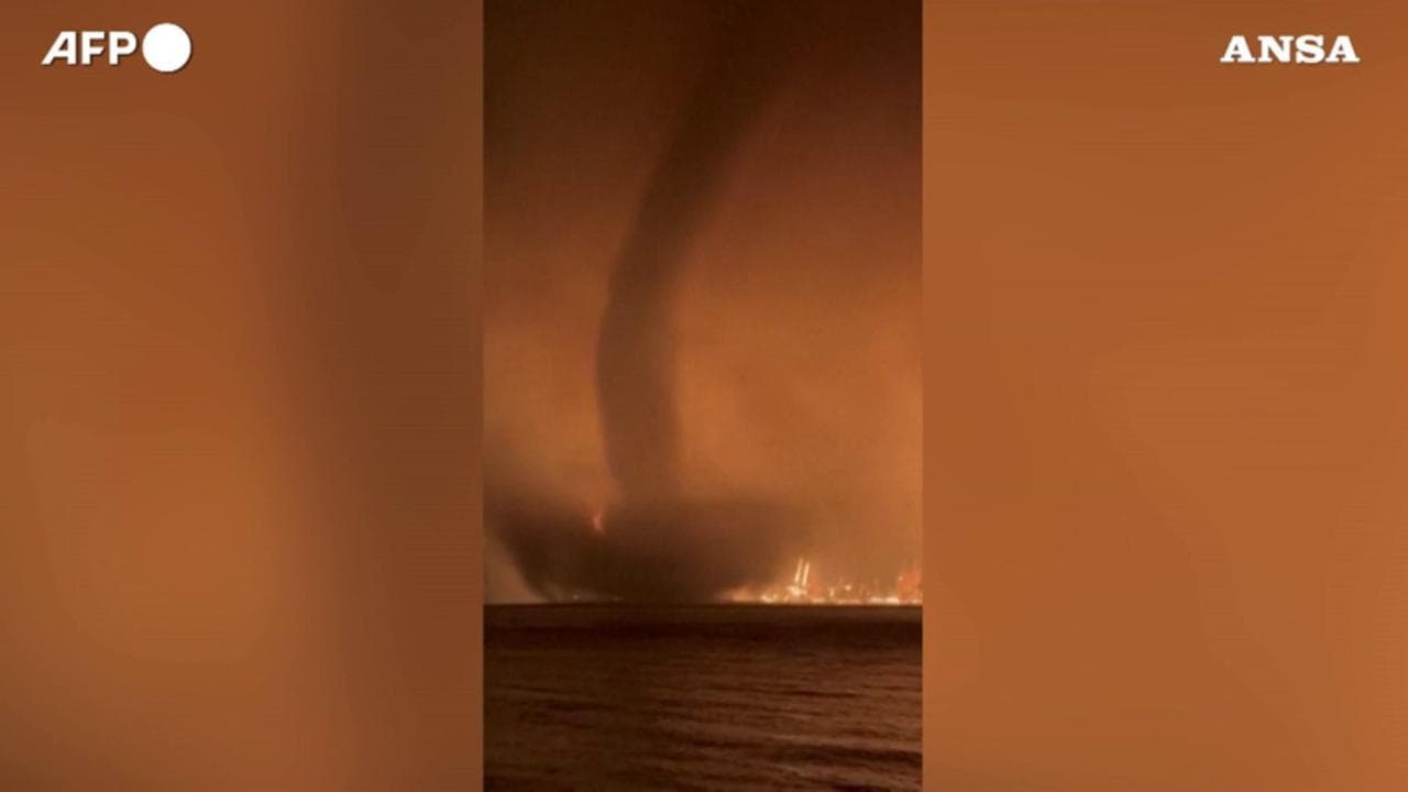 Canada, "tornado di fuoco" durante un incendio: la tromba d'aria generata dall'intensità di vento e fiamme