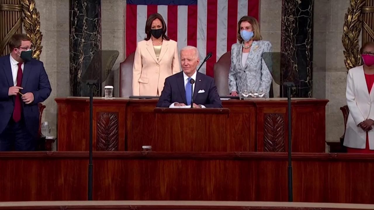 Usa, Biden saluta la "signora" vicepresidente Harris: "Nessuno aveva mai pronunciato queste parole"