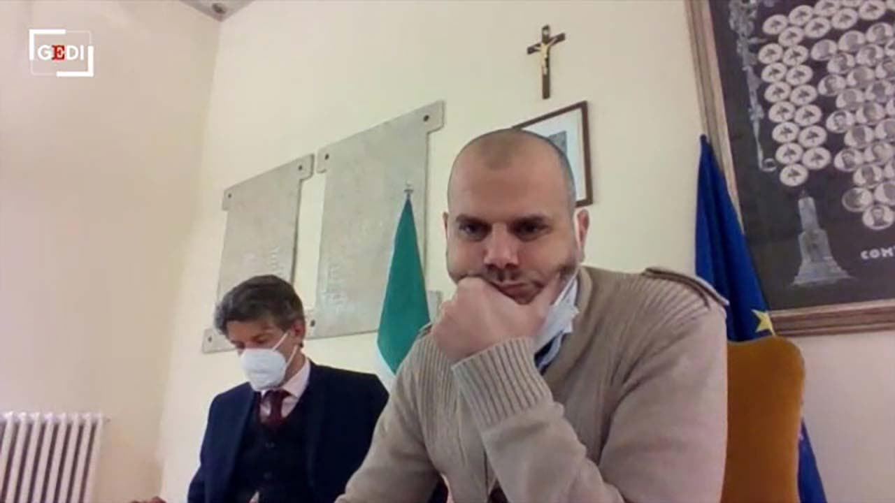 Lo strafalcione del sindaco che nega la cittadinanza a Segre: "Sono convintamente antisemita"