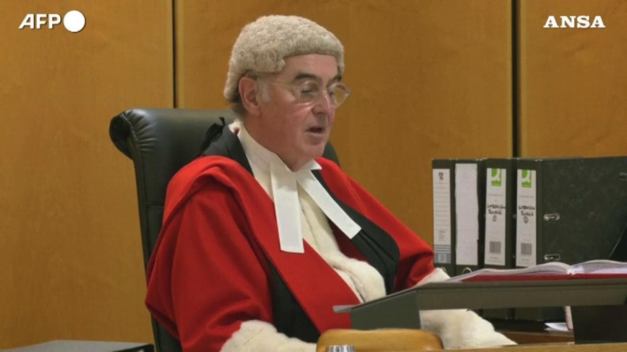 Regno Unito, l'infermiera killer di neonati condannata all'ergastolo: il giudice legge la sentenza
