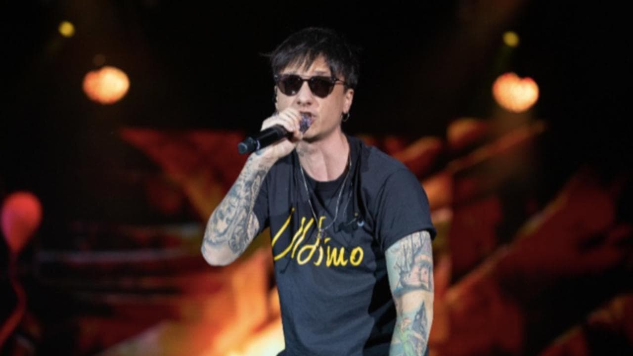 Ultimo, la delusione dei fan rimasti fuori dal live: "Tanta inutile attesa, ci sentiamo presi in giro"