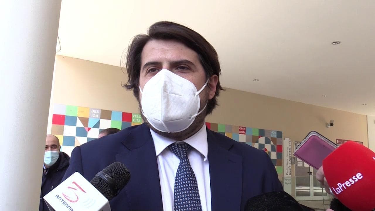 M5s, Buffagni: "Addio Rousseau? Avanti con Conte, il rilancio parte da lui"