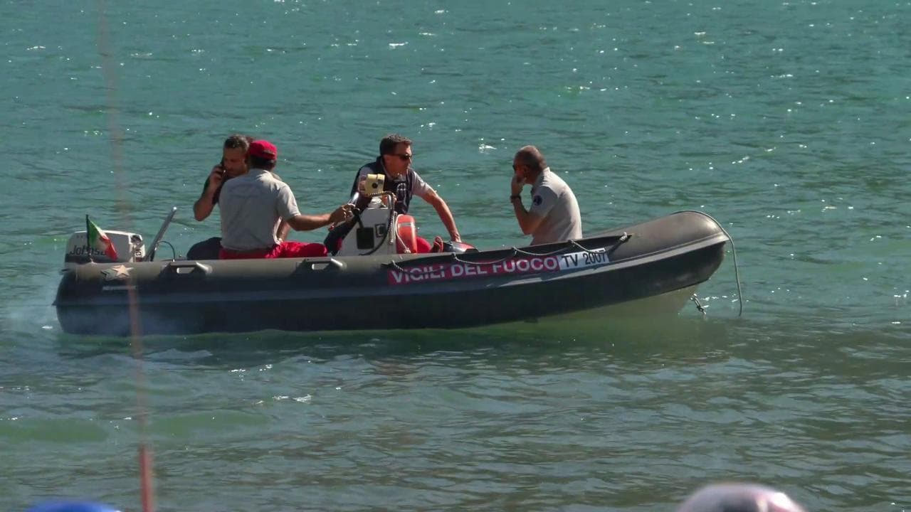 Vittorio Veneto, le ricerche del 20enne scomparso nel lago Morto: le immagini