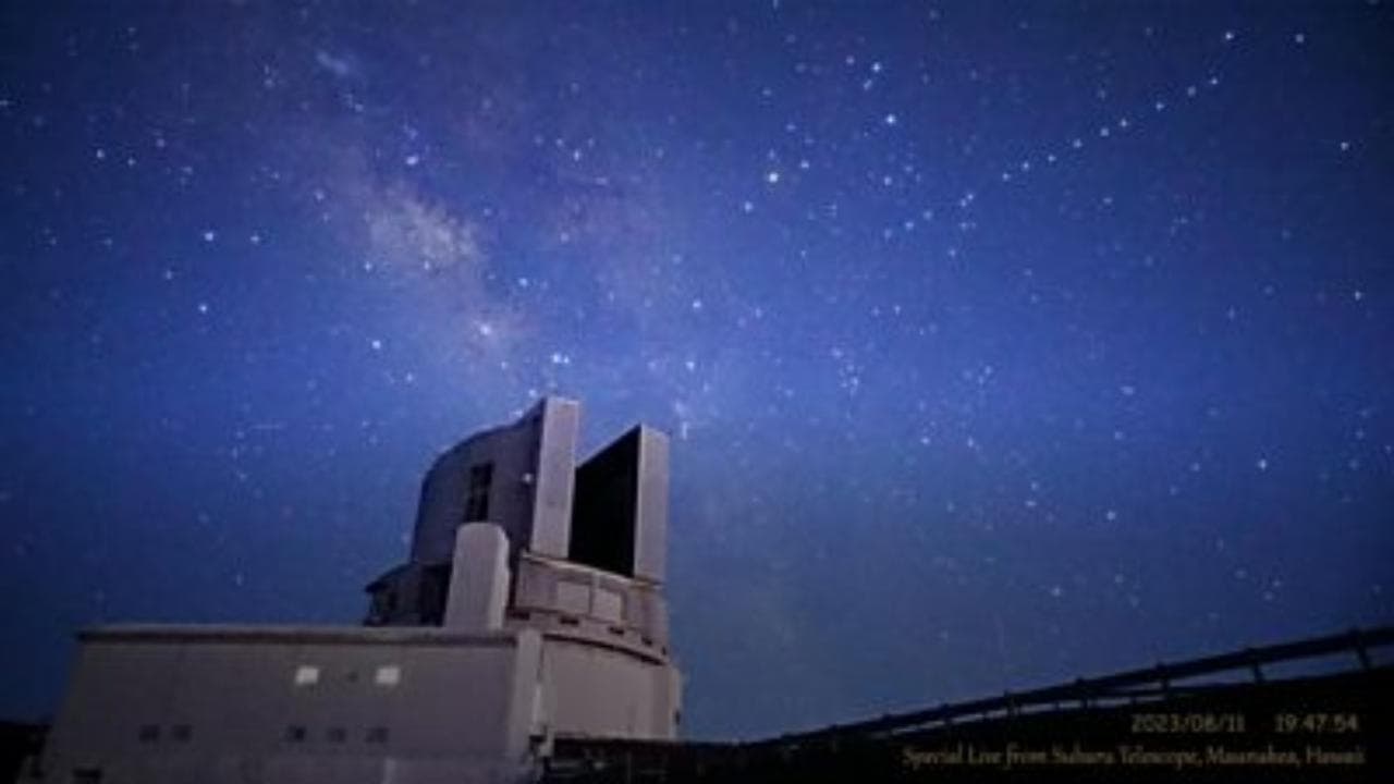 Pioggia di stelle? Non solo. Alle Hawaii ci sono quindici oggetti che si muovono in fila nel cielo