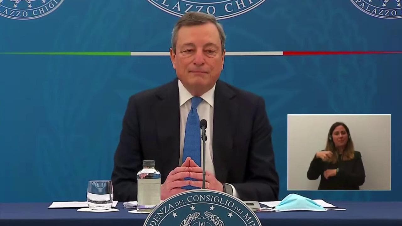 Draghi: “Dal 26 aprile zona gialla con ristoranti aperti anche a cena e scuole in presenza al 100%”
