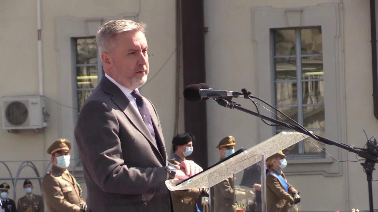 Ritiro dall'Afghanistan, Guerini: "Nei prossimi giorni rientreranno 800 nostri militari"