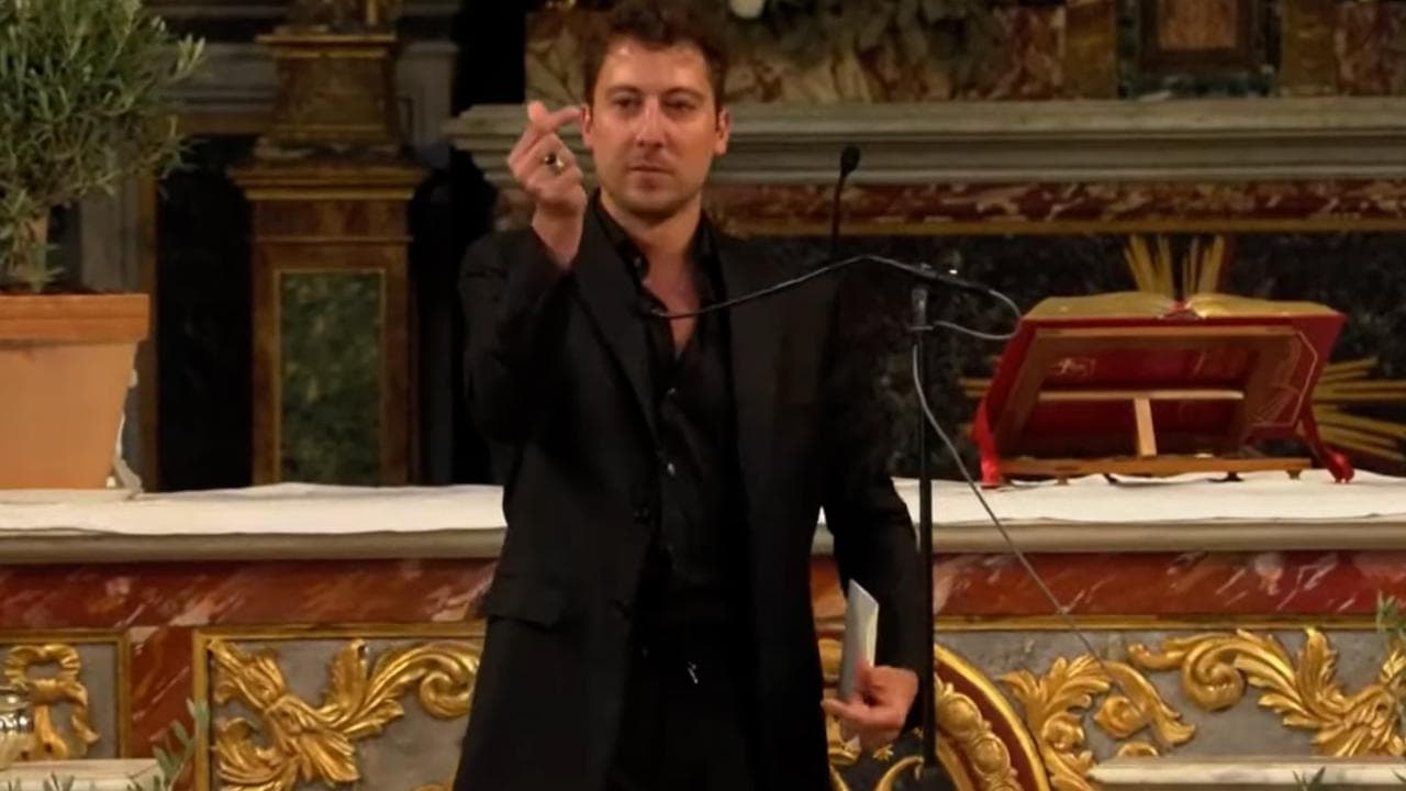 Addio Michela Murgia, il marito Lorenzo Terenzi la saluta con il gesto coreano del cuore