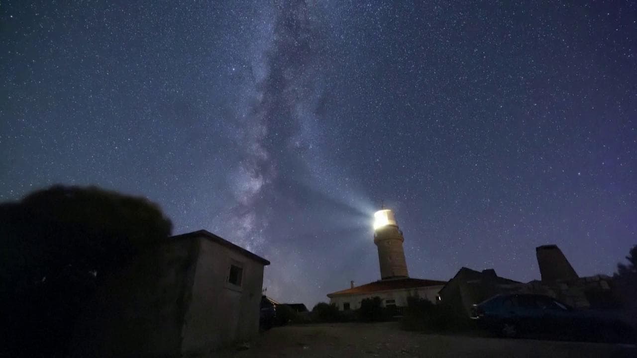 Perseidi, lo spettacolo dello sciame di meteoriti in un timelapse nel cielo della Croazia