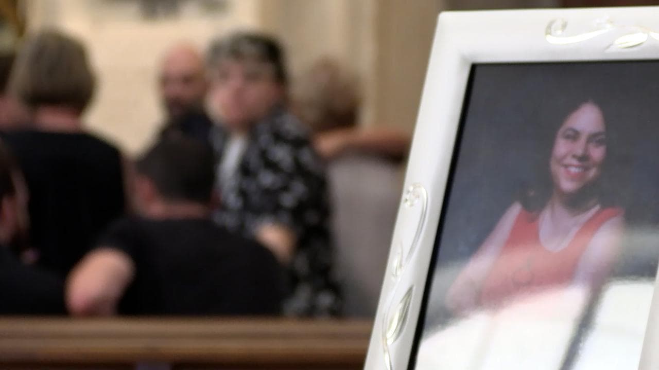 Il funerale di Michela Murgia, l’ultimo atto politico. Videoracconto fra lacrime, canzoni e applausi