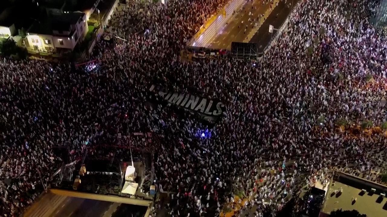 Israele, le impressionanti immagini dal drone della protesta anti-Netanyahu a Tel Aviv