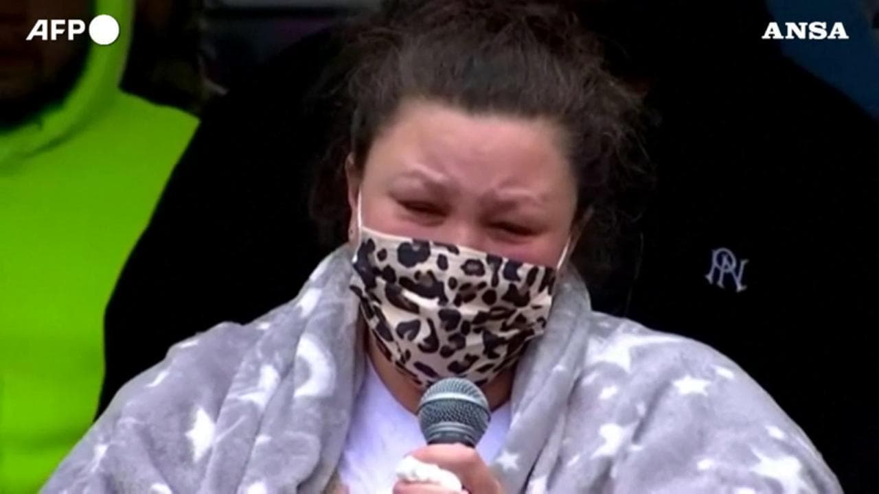 Minneapolis, la mamma del 20enne afroamericano ucciso dalla polizia: "Ho il cuore in mille pezzi"