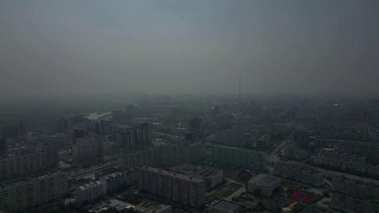 Yakutsk, la città più fredda del mondo ora soffoca: è circondata da incendi