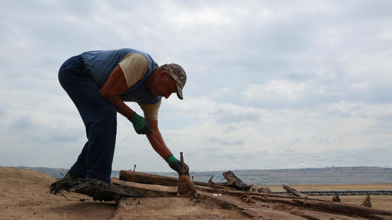 Scoperta un'antica imbarcazione romana in una cava di carbone, la sorpresa dei minatori in Serbia