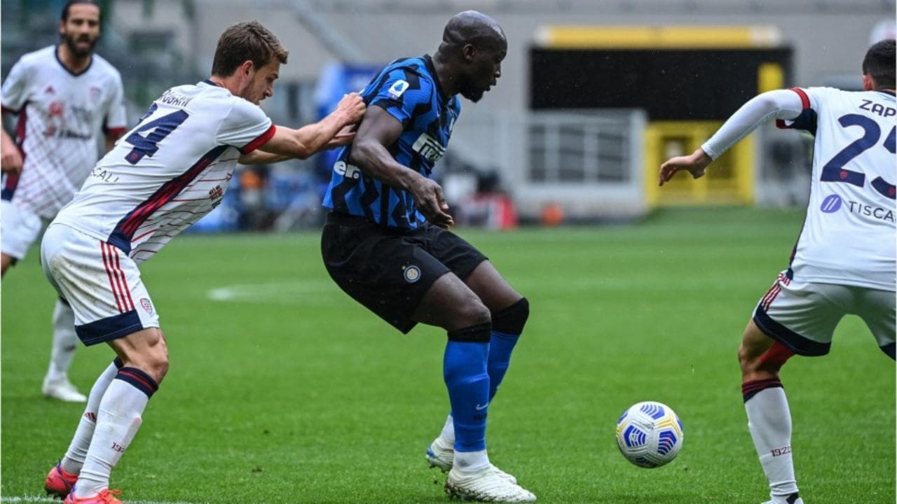 Calcio, Dazn lascia al buio i tifosi: sui social ironia e preoccupazione degli utenti
