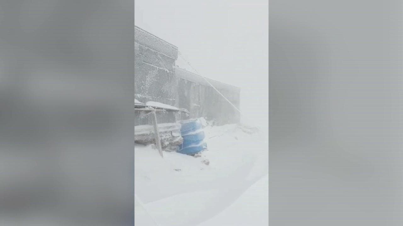 Dolomiti, neve d'agosto sulla Marmolada: il termometro scende a -6 gradi