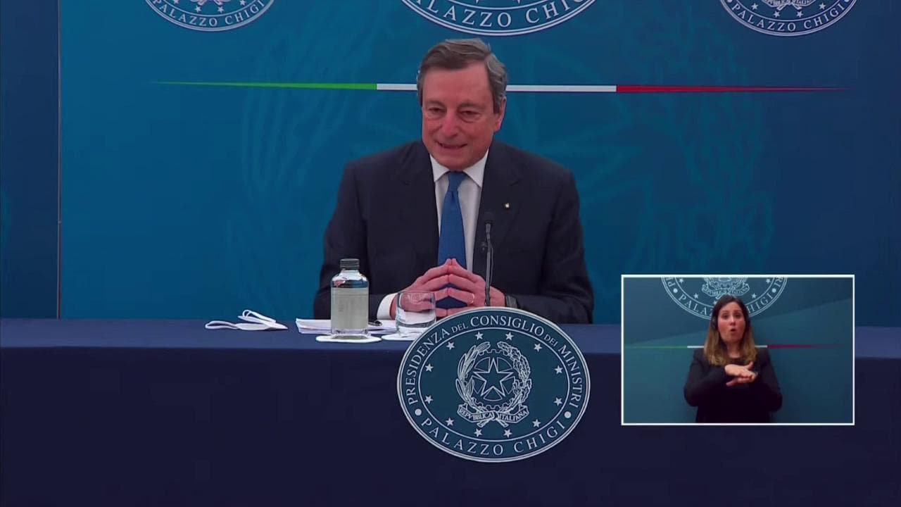 Vaccini, Draghi: "Priorità a chi ha più di 75 anni. Con che coscienza si saltano le liste?"