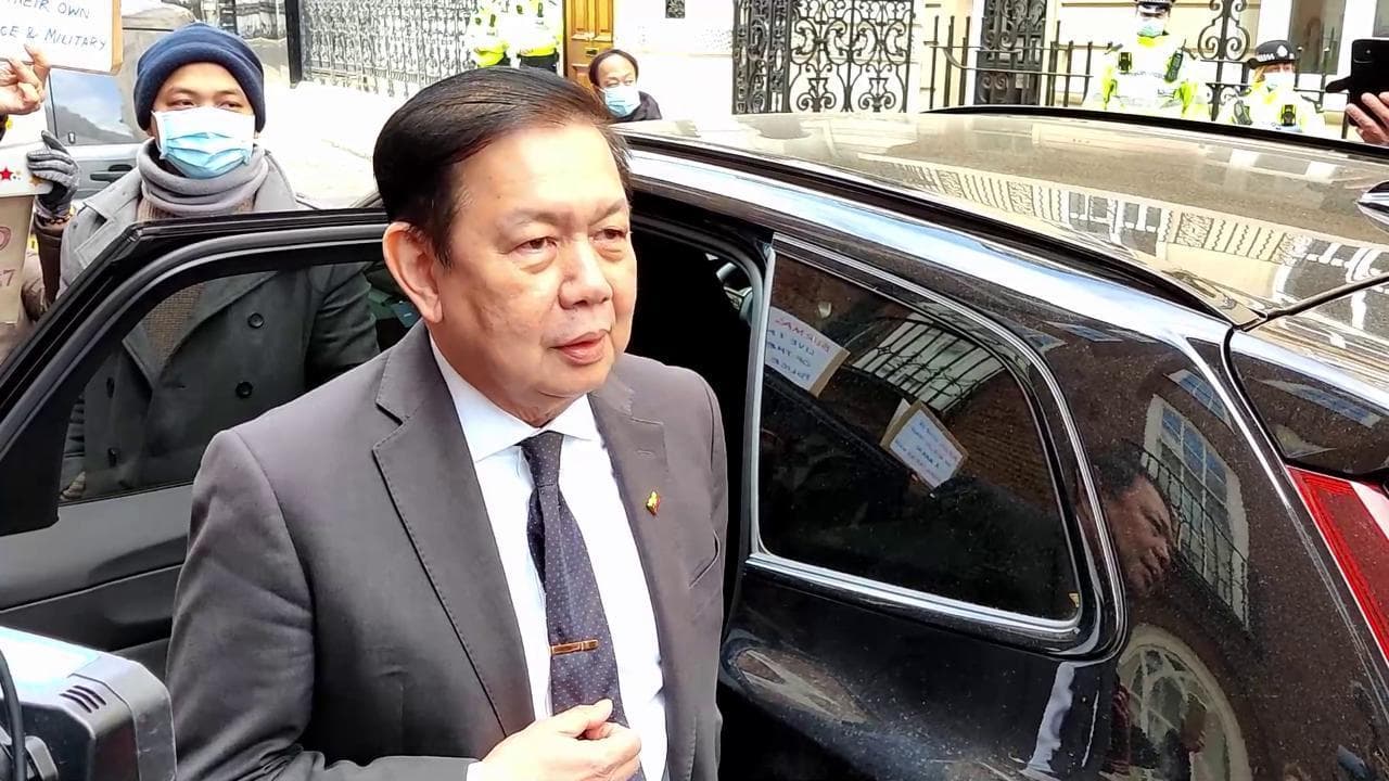 Londra, l'ambasciatore di Myanmar "sfrattato": "Rientrare in patria? Volete che mi uccidano?"