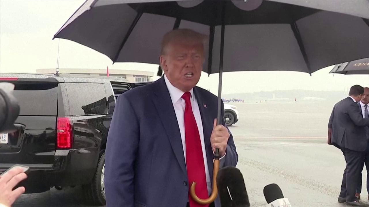Trump si dichiara non colpevole: “Questa è persecuzione politica. Sono in testa nei sondaggi e Biden cerca di fermarmi così”