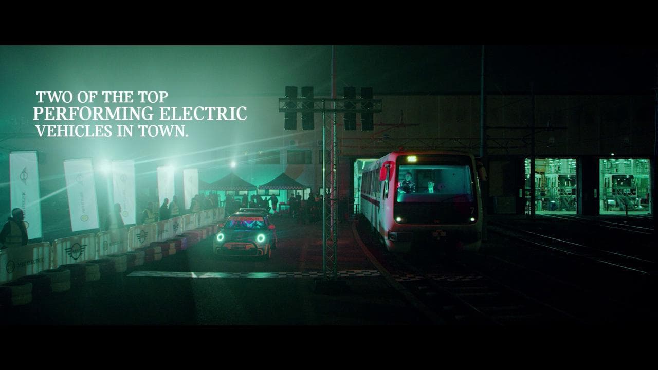 Roma, la sfida adrenalinica di MINI Electric Pacesetter contro la metropolitana