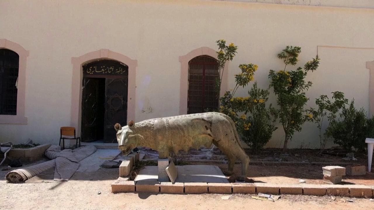 Ritrovata in Libia una statua di età coloniale della Lupa capitolina