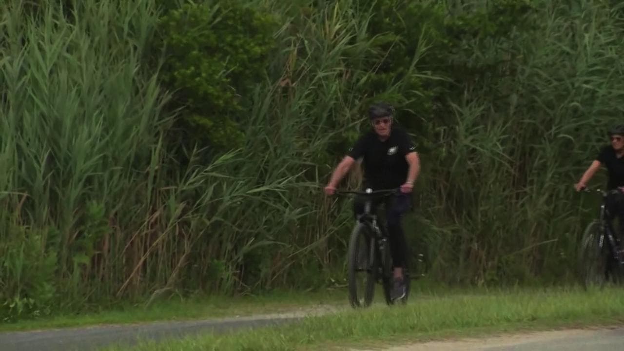 Joe e Jill Biden in bicicletta, le vacanze presidenziali in Delaware