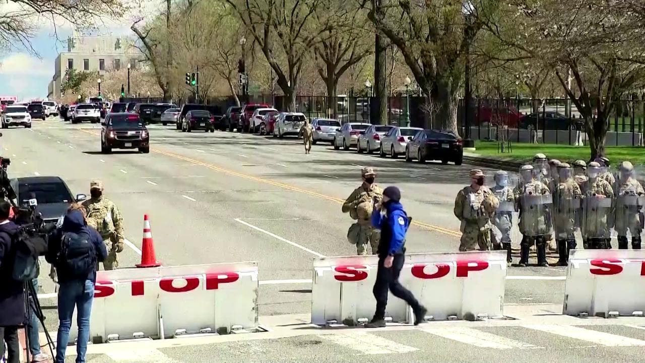 Washington, auto contro agenti fuori da Capitol Hill: due poliziotti feriti, l'uomo alla guida morto