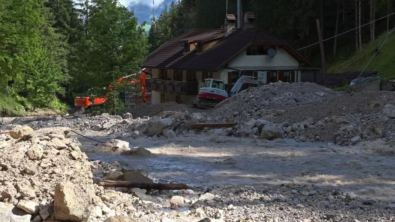 Aldo Adige, casa travolta da acqua e fango: le immagini dal drone dicono solo danni e distruzione