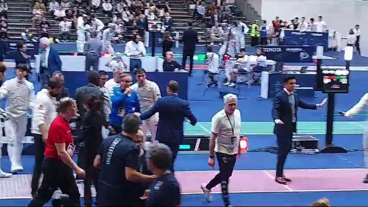 Mondiali di scherma: il fiorettista di Hong Kong zittisce il pubblico di Milano, rissa sfiorata in pedana
