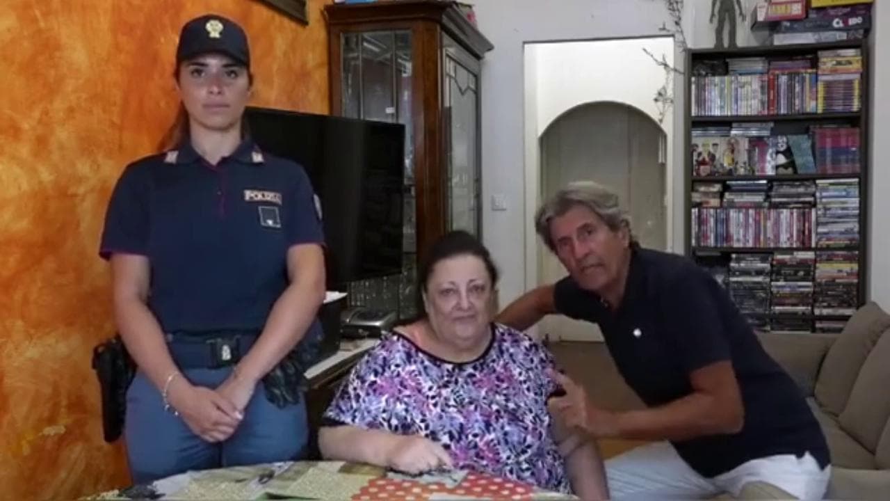 "I truffatori non vanno mai in vacanza": lo spot della Polizia