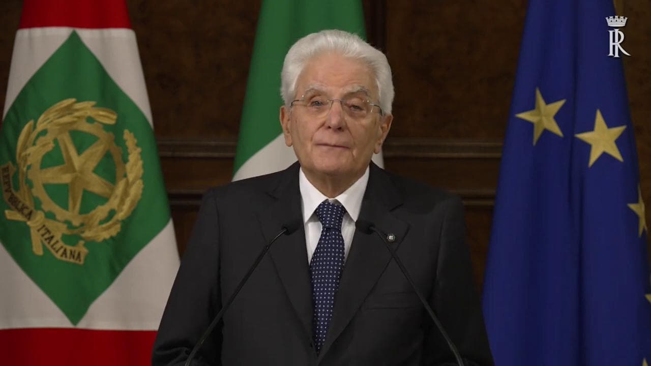 Mattarella: "Discussioni sul fondamento del cambiamento climatico sorprendenti. Siamo in ritardo"