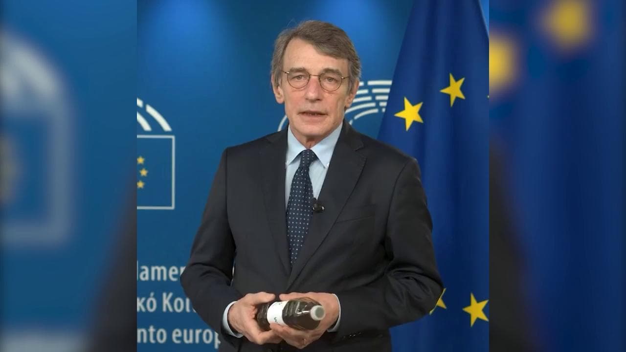 Il messaggio del Presidente del Parlamento Europeo, Davide Sassoli: "Nessuno di noi berrebbe quest'acqua"