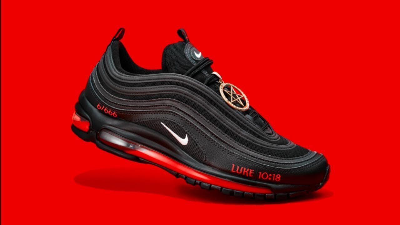 Air Max 'sataniche' con sangue umano lanciate dal rapper Lil Nas X: Nike fa causa all'azienda produttrice