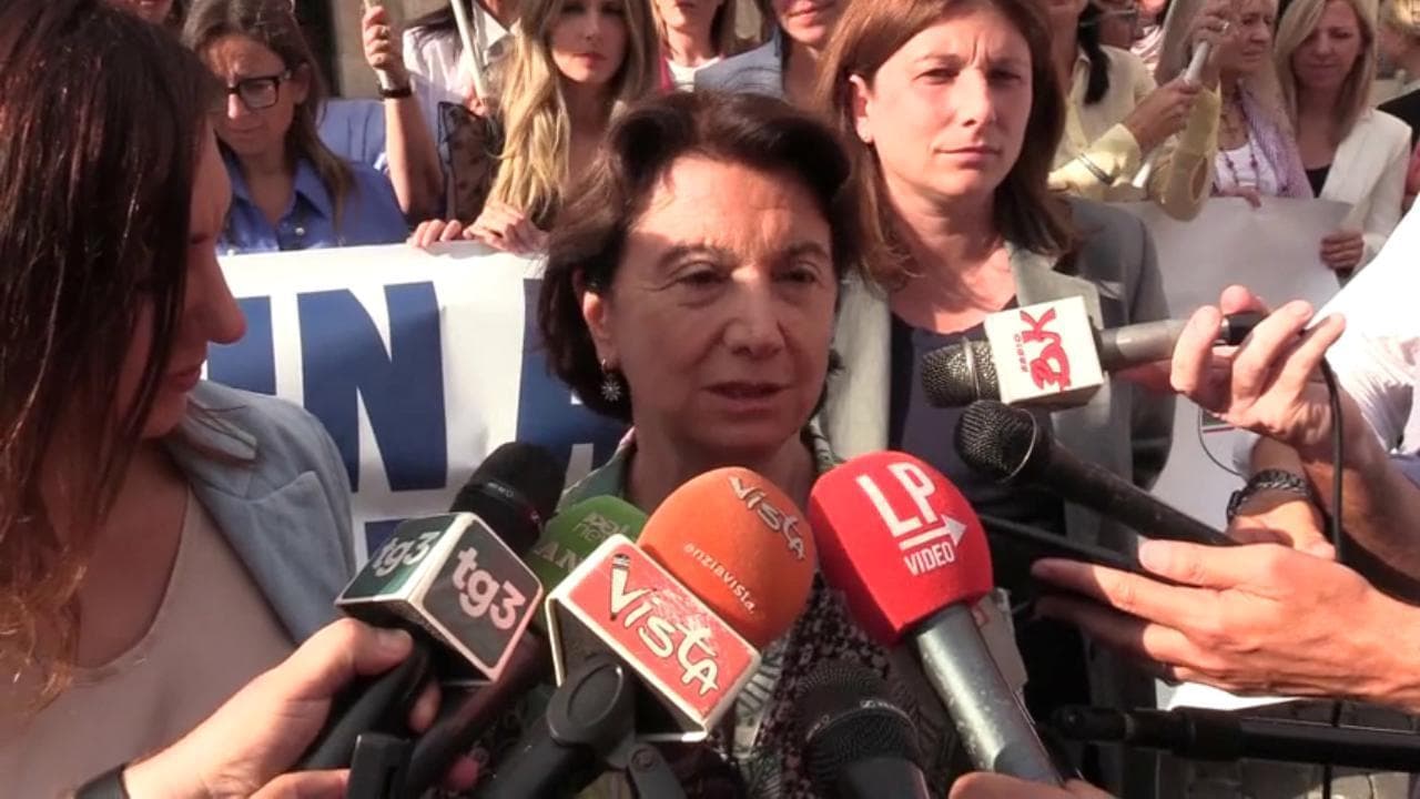 Roccella: "Maternità surrogata pratica disumana. Italia all'avanguardia per tutela donne e bambini"
