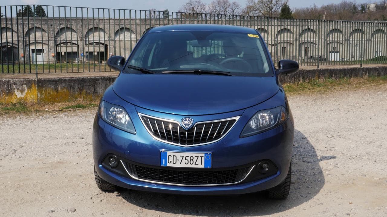 Nuova Lancia Ypsilon spazio all’ibrido