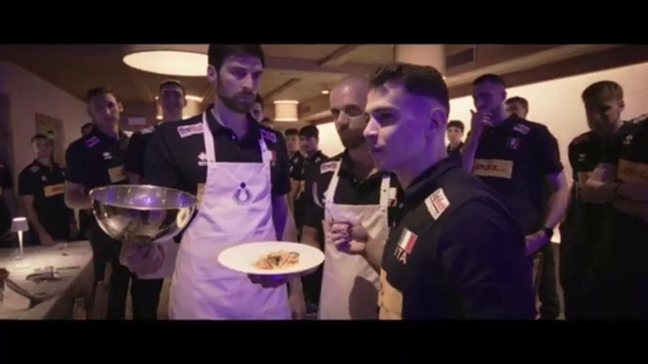 La nazionale italiana maschile di pallavolo cucina la pasta: lo spot integrale e i fuorionda