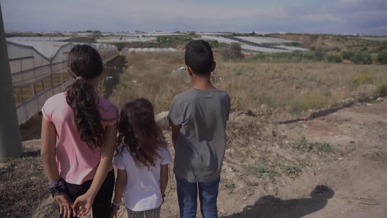 Lo sfruttamento che colpisce i bambini: Save the Children racconta i 'Piccoli schiavi invisibili'