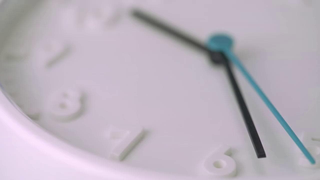 Ora legale, i pro e i contro: medico ed economista, ecco il parere degli esperti