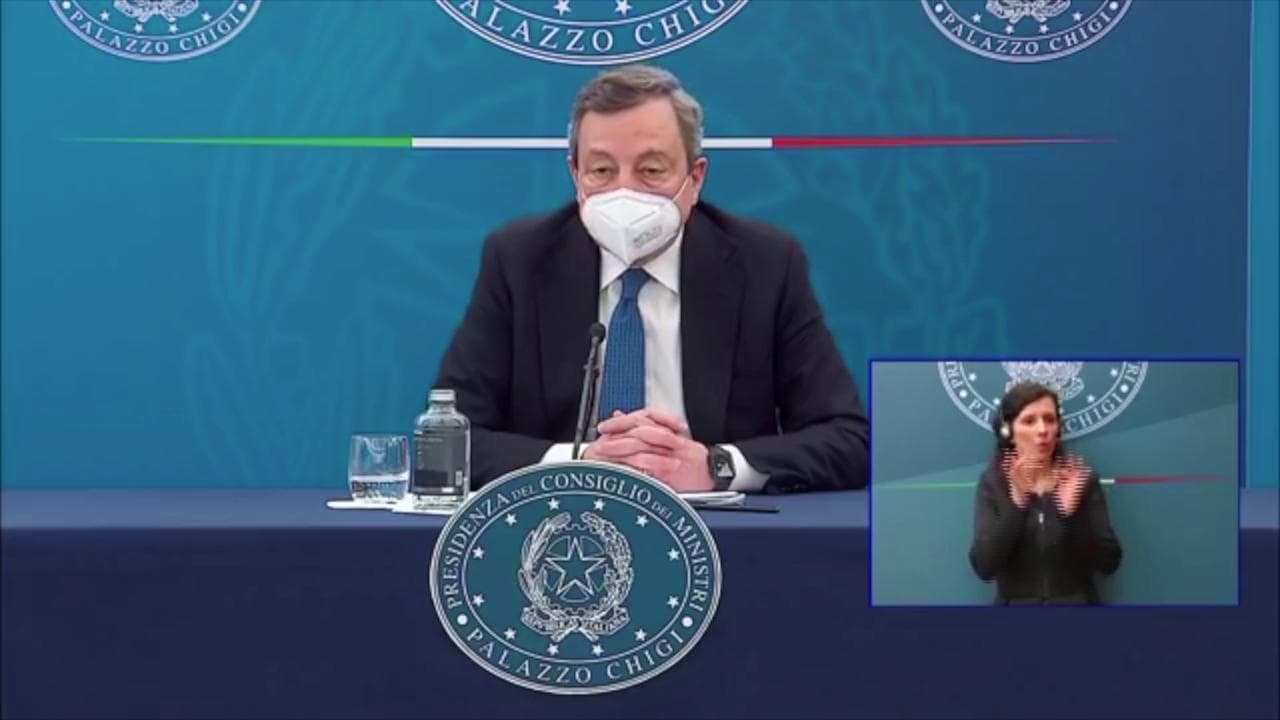 Covid, Draghi: "Sanzioni per gli operatori sanitari non vaccinati: ci sarà un decreto"