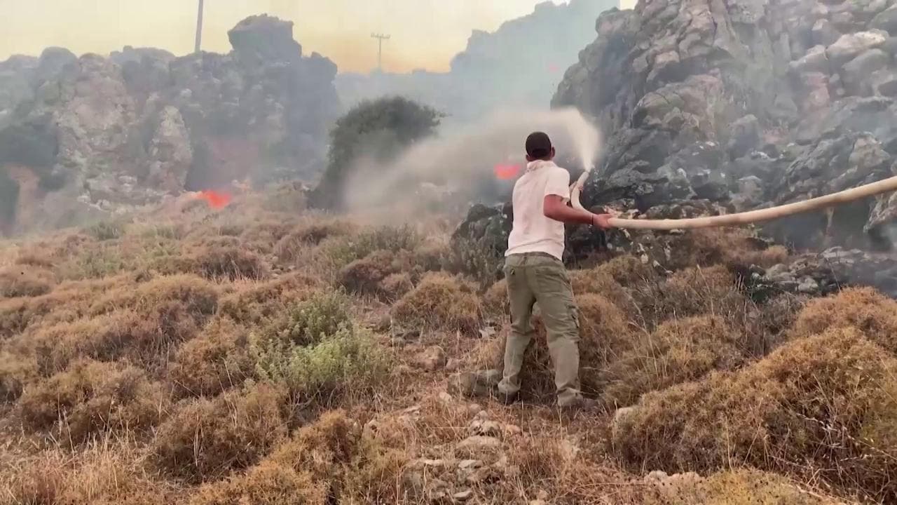 Rodi, il racconto: "Fiamme a 20 metri da hotel, 200 italiani trasferiti. Grande solidarietà locale"