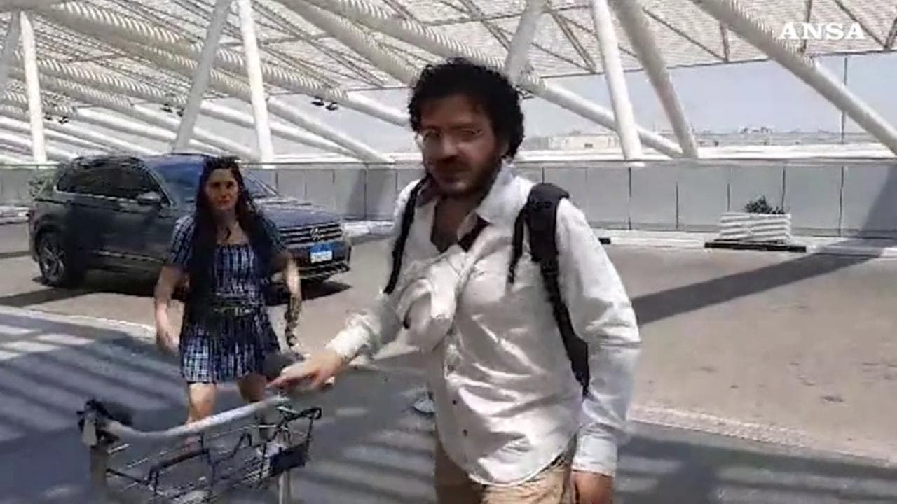 Zaki è decollato dal Cairo: "Grazie al governo italiano, ho apprezzato tutto"