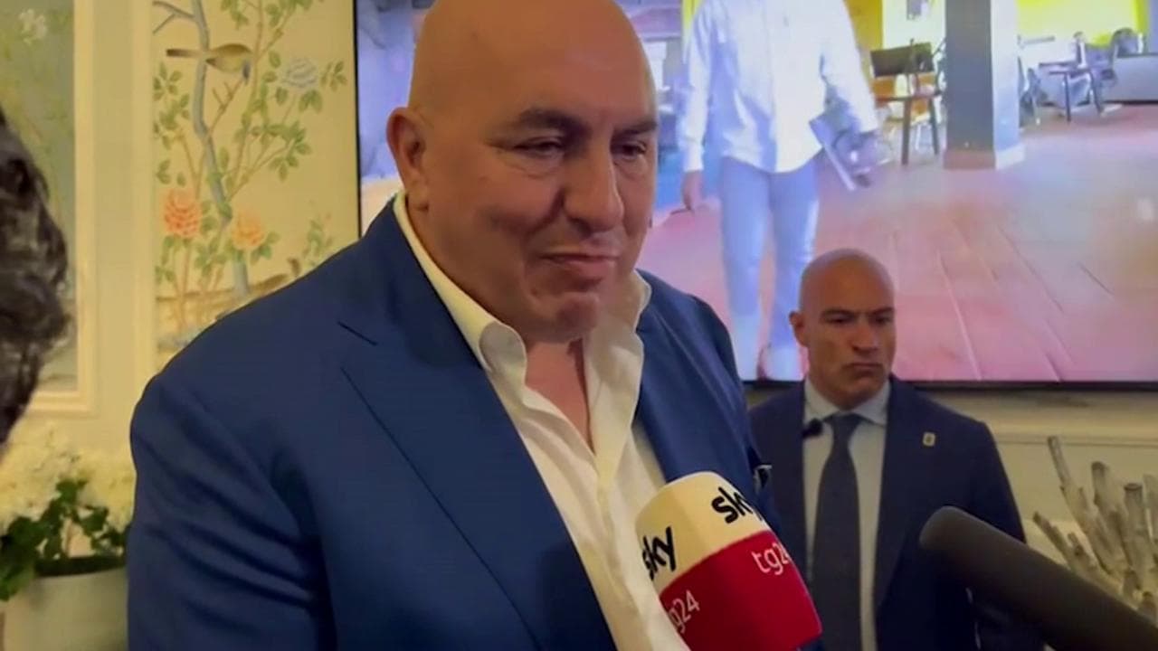 Zaki rifiuta volo di Stato, Crosetto: "Sua scelta personale. Bene così, ci ha fatto risparmiare"