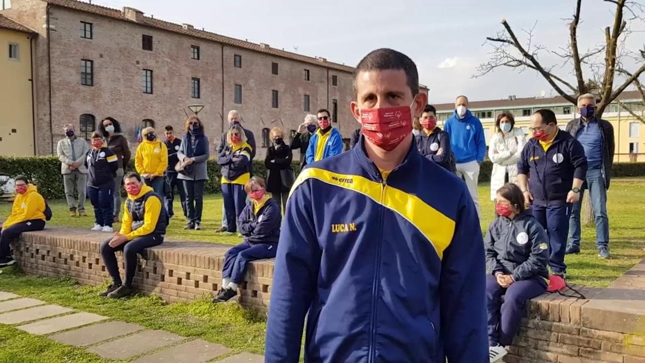 Disabilità, atleta legge di essere stato ammesso a una competizione mondiale: la reazione commuove