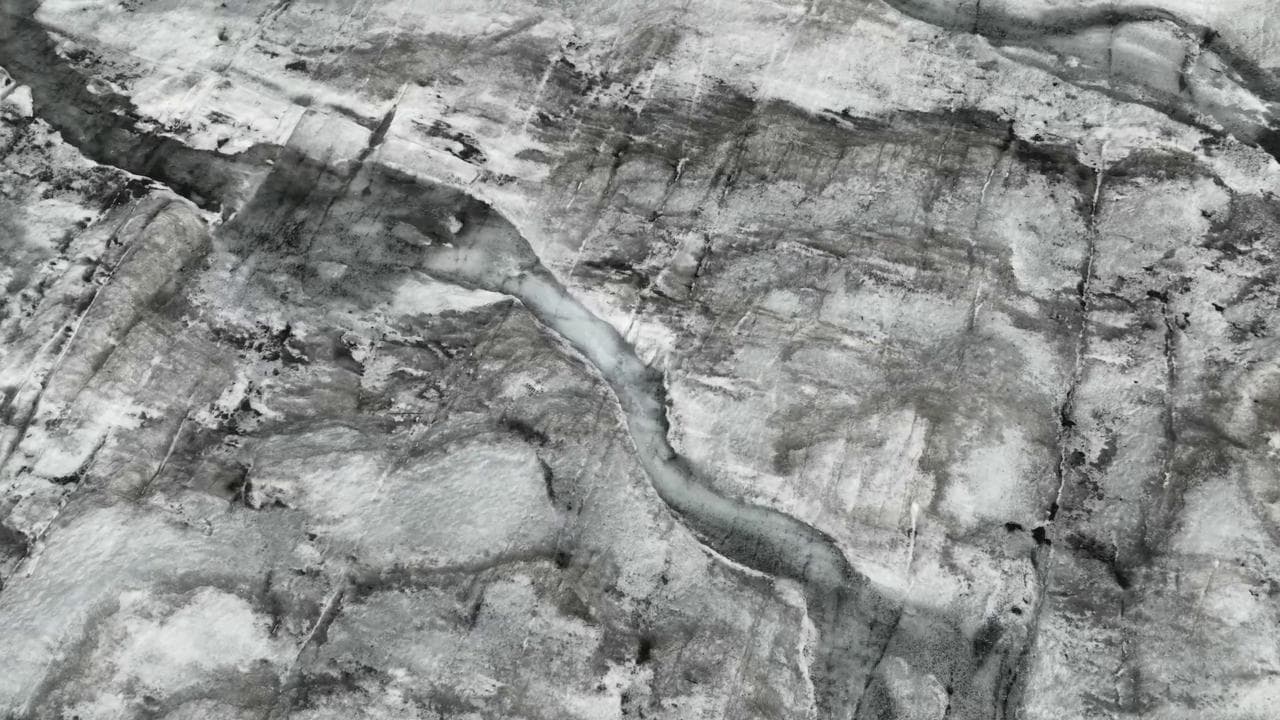 Sullo Stelvio il caldo colpisce anche il ghiacciaio: le immagini dal drone a quota 3mila metri