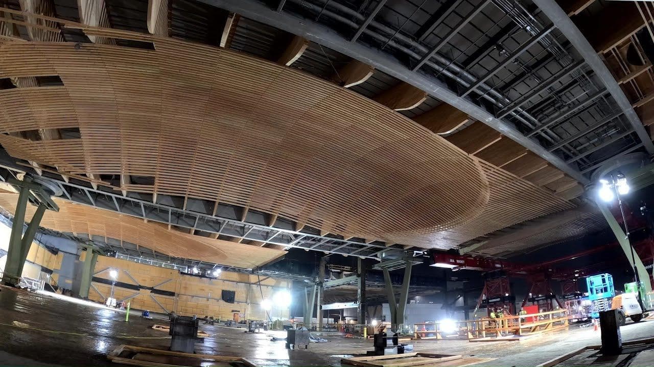 Portland, l'impresa titanica nell'aeroporto: così si sposta un tetto con pannelli di 72 metri per 50