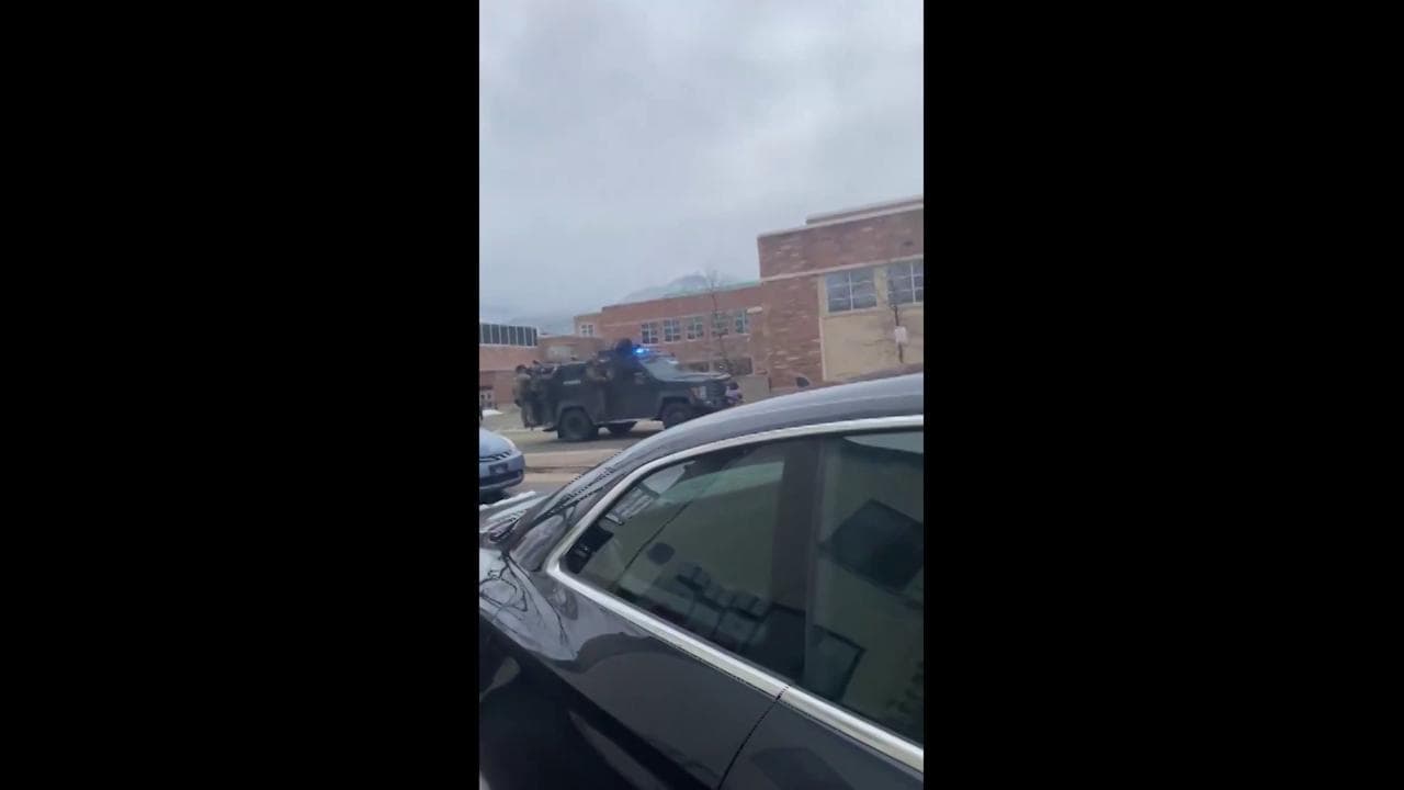 Colorado, strage al supermercato: l'arrivo delle forze speciali nel video di un passante