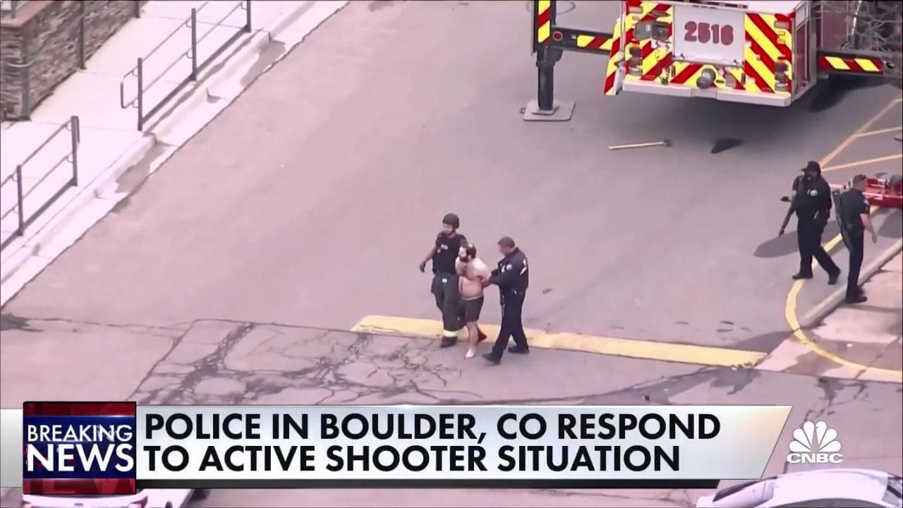 Colorado, strage al supermercato: la polizia arresta un uomo